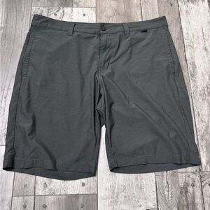 Travis Mathew Men's Black Gray Golf Size 34 Adirondack 9" Shorts